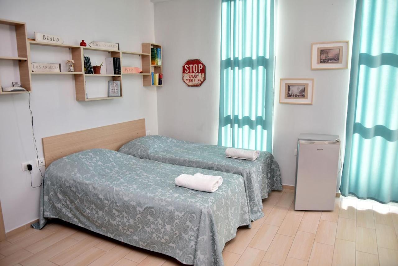 Arianiti Guesthouse Вльора Екстер'єр фото